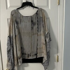 Valerie Stevens Black and Tan Patterned Blouse